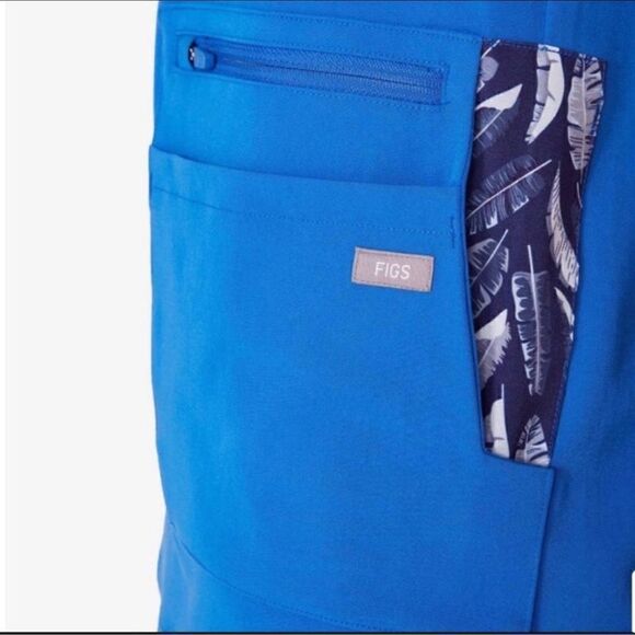 FIGS Limited Edition Accra 6-Pocket Scrub Top size Large - Picture 2 of 6